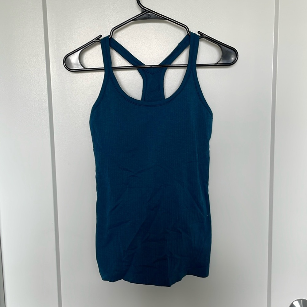 Lululemon Ebb to street tank